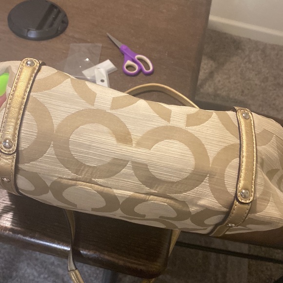 Coach purse - Picture 3 of 9